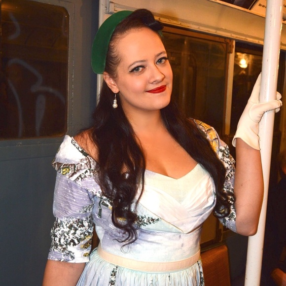 Meet Your Posher, Luna - Picture 4 of 4